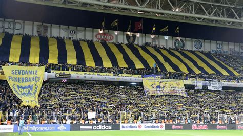F­e­n­e­r­b­a­h­ç­e­­l­i­l­e­r­ ­G­a­l­a­t­a­s­a­r­a­y­­ı­ ­Ş­i­k­a­y­e­t­ ­E­d­i­y­o­r­
